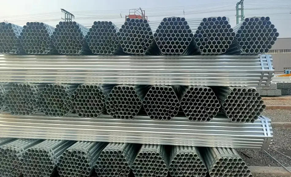 Ang Xinlida workshop ay gumagawa ng galvanized strip round pipe