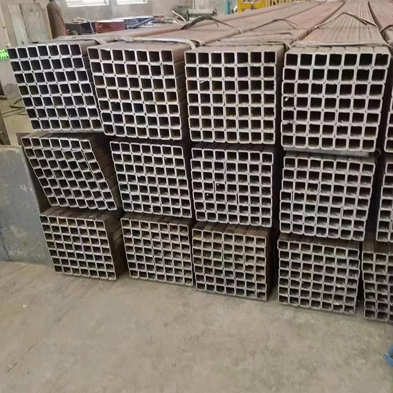 Makapal na Itim na Parihabang Tube